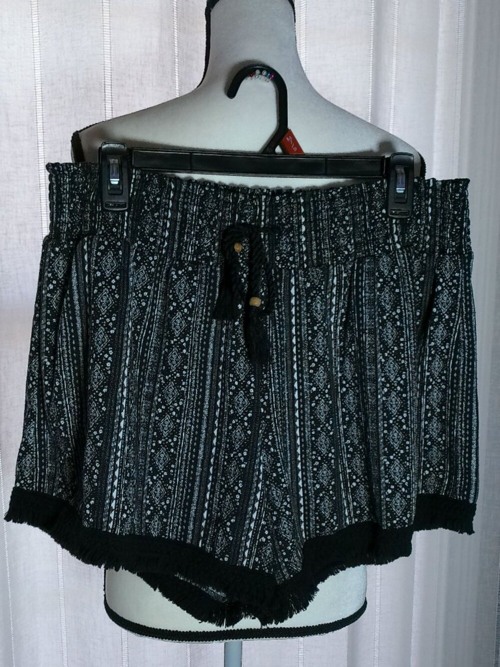 BOUTIQUE BRAND Elastic Waist Black & White Aztec Design Shorts w/Fringe XXXL